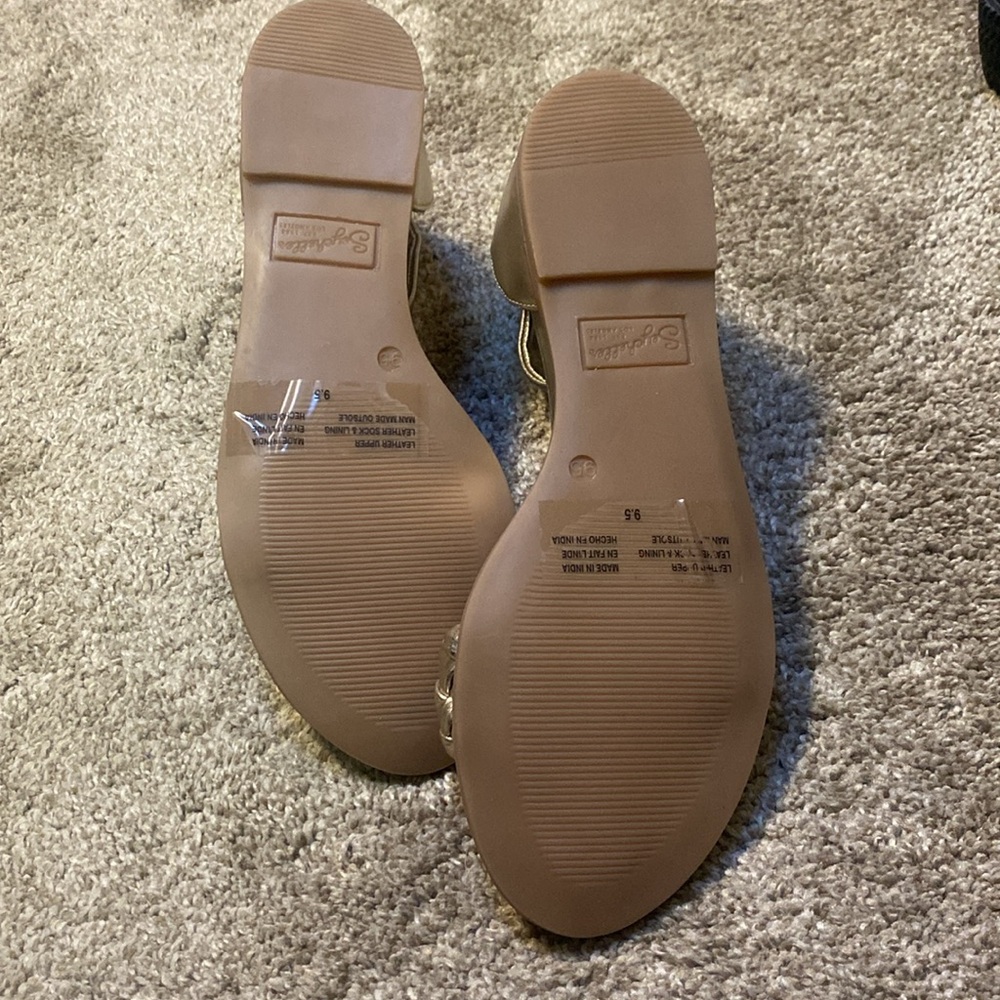 New women’s Seychelles gold wedge sandal 9.5mediun - Picture 5 of 5